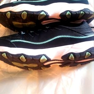 Women's Athletic Shoes by Avia  Size 6.5 Navy and Green